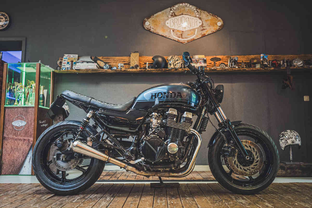 Honda 750 Blue Line - Cafe Racer - Custom Bikes from Brückner Manufaktur